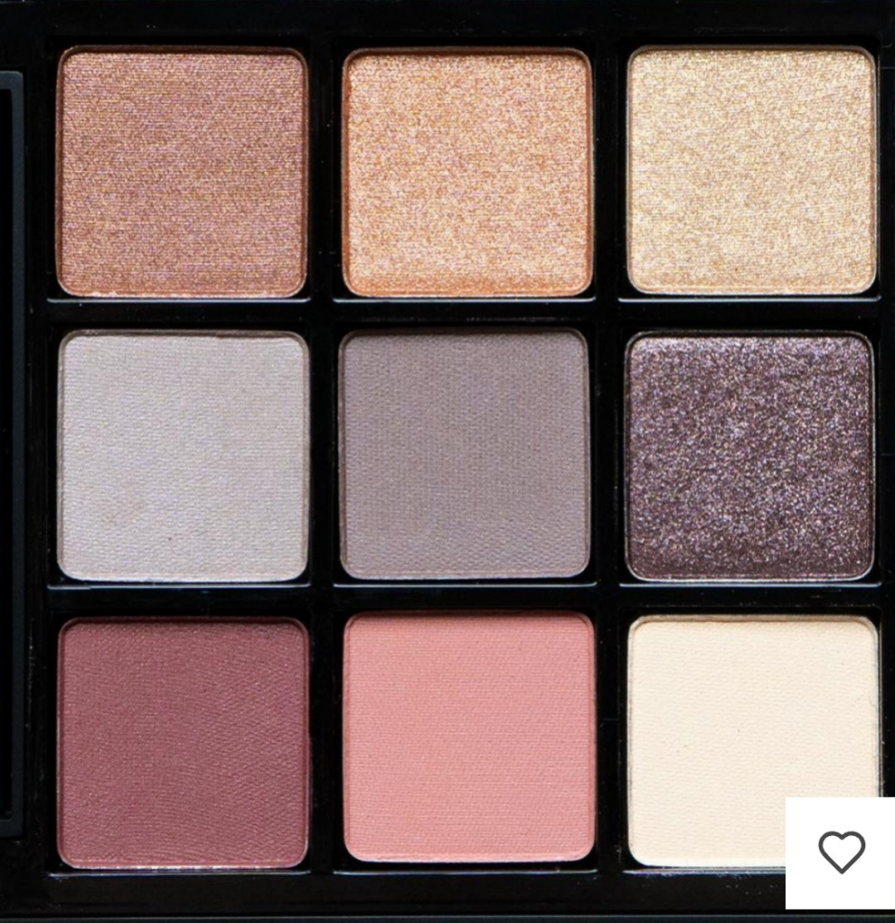 La gamme cosmétiques Chogan a été pensée pour sublimer la beauté naturelle,

Premièrement, tout en respectant la peau et en offrant une expérience unique entre soin, confort et élégance.  