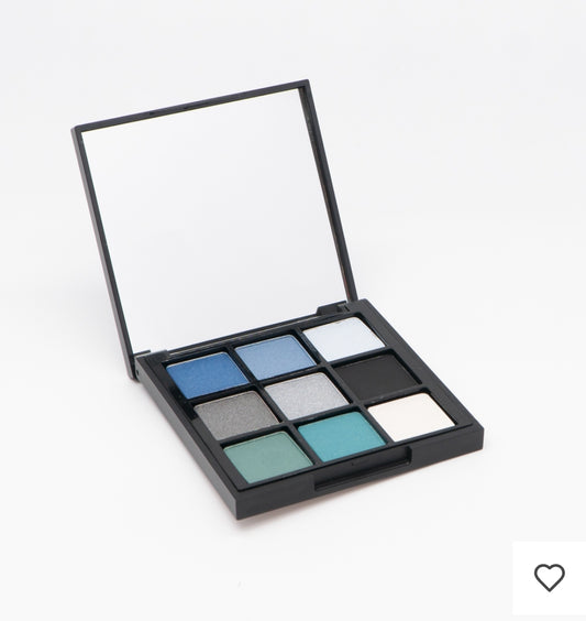 La gamme cosmétiques Chogan a été pensée pour sublimer la beauté naturelle,

Premièrement, tout en respectant la peau et en offrant une expérience unique entre soin, confort et élégance.  