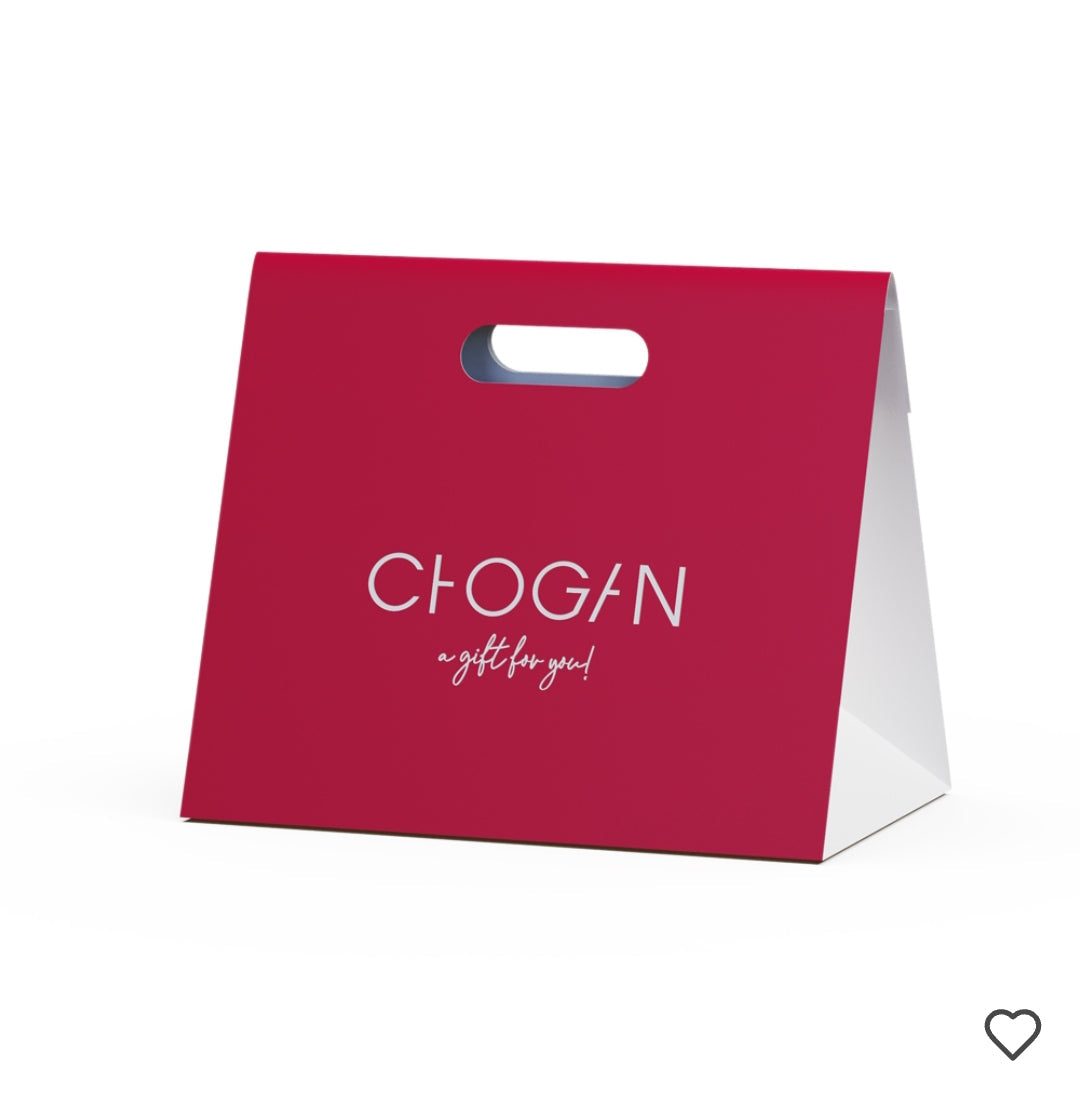 Premièrement : La gamme Sacs Cadeaux Chogan est spécialement , conçue pour sublimer chaque présent et transformer l'acte d'offrir en un moment d'exception.