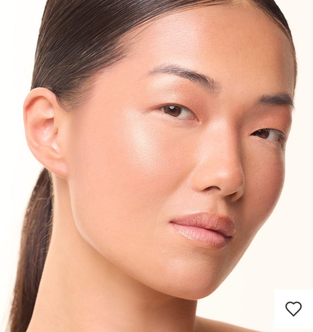 La gamme cosmétiques Chogan a été pensée pour sublimer la beauté naturelle,

Premièrement, tout en respectant la peau et en offrant une expérience unique entre soin, confort et élégance. 