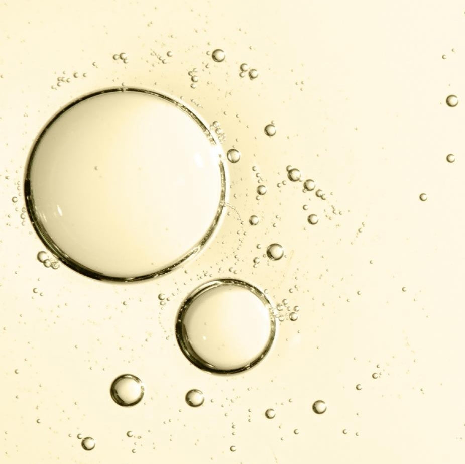 Premièrement, la Gamme Lolum Chogan est formulée pour révéler la beauté naturelle de la peau.

grâce à un mélange exclusif d’huiles précieuses et d’actifs végétaux soigneusement sélectionnés.