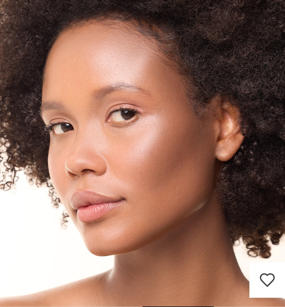 La gamme cosmétiques Chogan a été pensée pour sublimer la beauté naturelle,

Premièrement, tout en respectant la peau et en offrant une expérience unique entre soin, confort et élégance. 