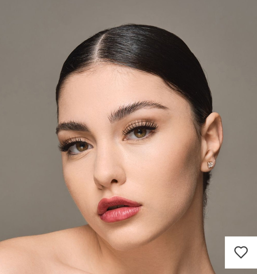 La gamme cosmétiques Chogan a été pensée pour sublimer la beauté naturelle,

Premièrement, tout en respectant la peau et en offrant une expérience unique entre soin, confort et élégance