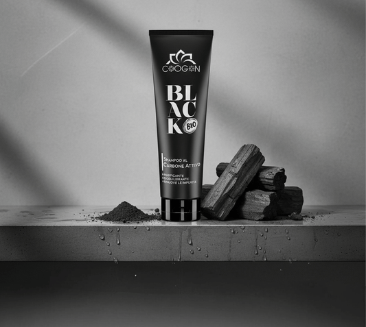 Premièrement : La gamme Black Charbon Chogan est conçue pour purifier, détoxifier et revitaliser votre peau grâce aux propriétés extraordinaires du charbon actif.