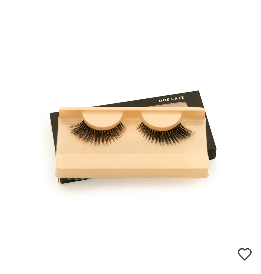 La gamme cosmétiques Chogan a été pensée pour sublimer la beauté naturelle,

Premièrement, tout en respectant la peau et en offrant une expérience unique entre soin, confort et élégance.