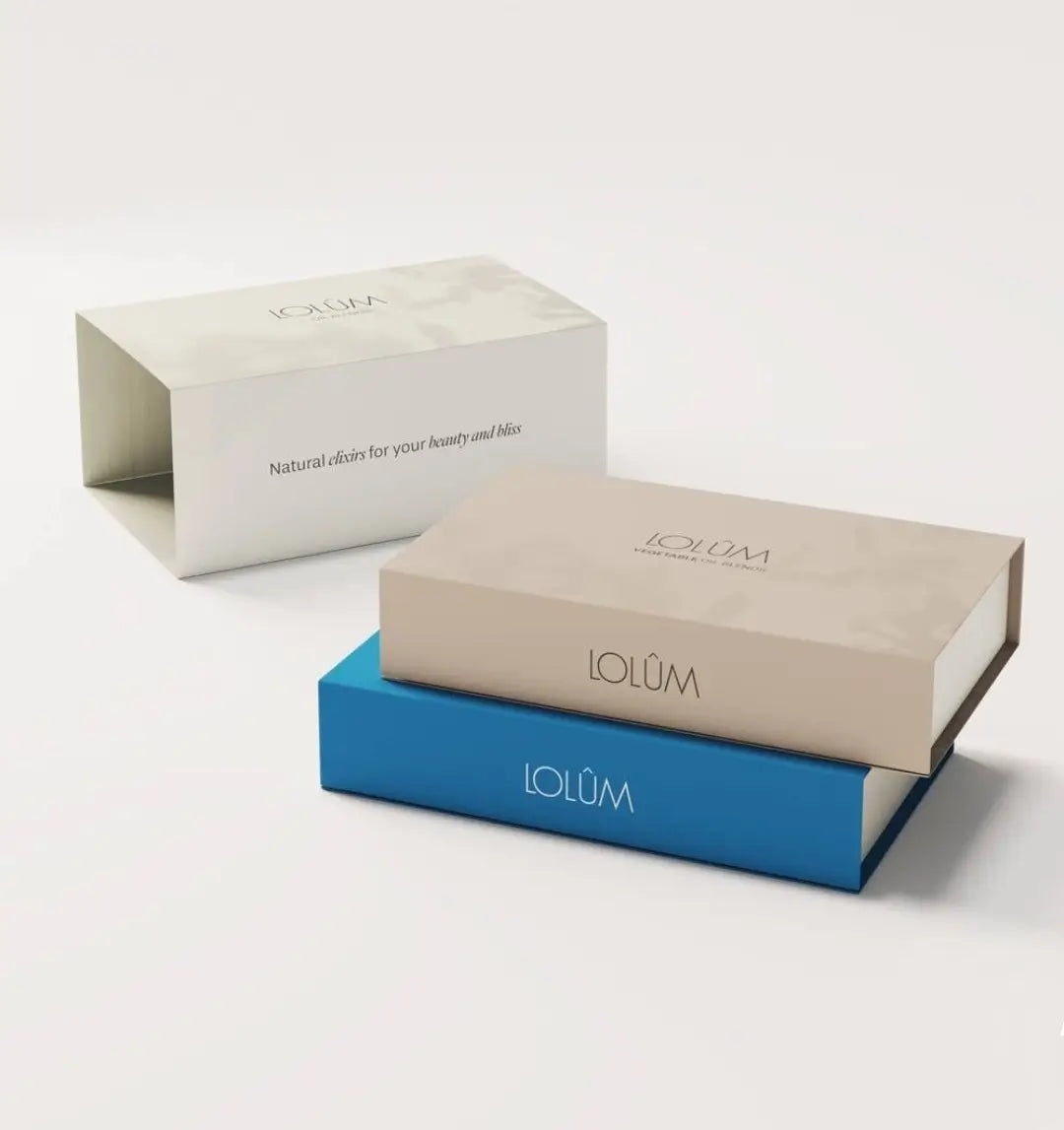 Premièrement, la Gamme Lolum Chogan est formulée pour révéler la beauté naturelle de la peau.

grâce à un mélange exclusif d’huiles précieuses et d’actifs végétaux soigneusement sélectionnés.