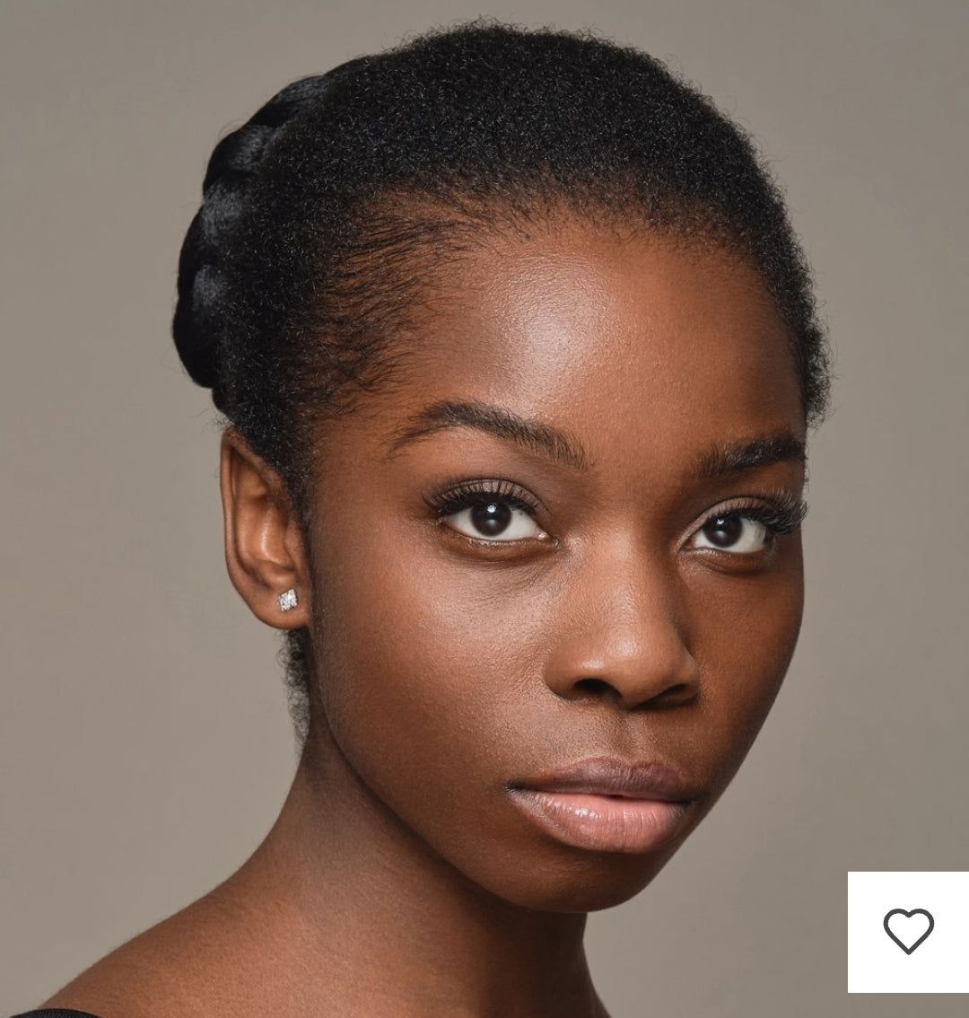 La gamme cosmétiques Chogan a été pensée pour sublimer la beauté naturelle,

Premièrement, tout en respectant la peau et en offrant une expérience unique entre soin, confort et élégance.  