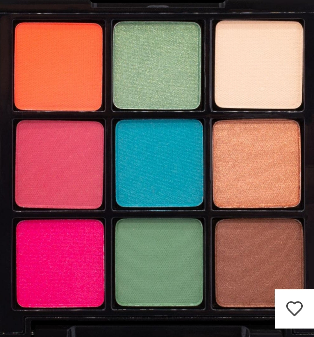 La gamme cosmétiques Chogan a été pensée pour sublimer la beauté naturelle,

Premièrement, tout en respectant la peau et en offrant une expérience unique entre soin, confort et élégance.  