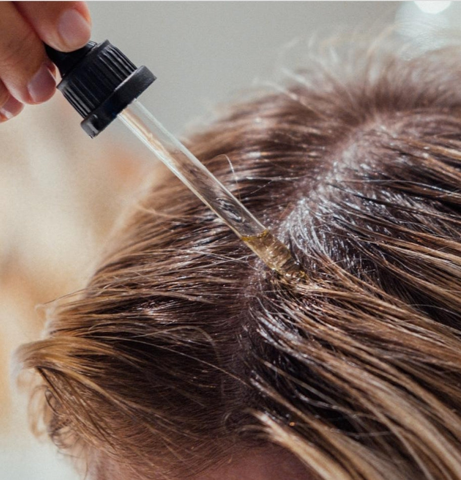 Premièrement, la Gamme Lolum Chogan est formulée pour révéler la beauté naturelle de la peau.

grâce à un mélange exclusif d’huiles précieuses et d’actifs végétaux soigneusement sélectionnés.