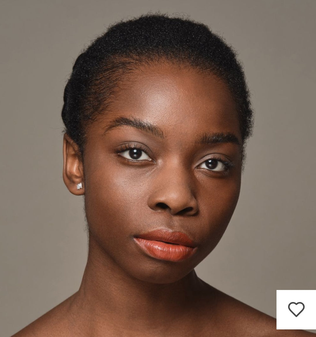 La gamme cosmétiques Chogan a été pensée pour sublimer la beauté naturelle,

Premièrement, tout en respectant la peau et en offrant une expérience unique entre soin, confort et élégance.