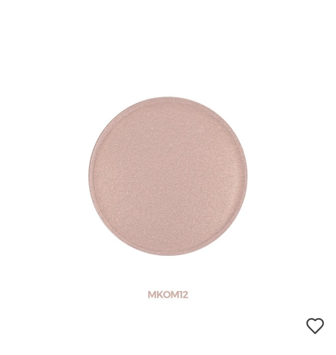 La gamme cosmétiques Chogan a été pensée pour sublimer la beauté naturelle,

Premièrement, tout en respectant la peau et en offrant une expérience unique entre soin, confort et élégance.